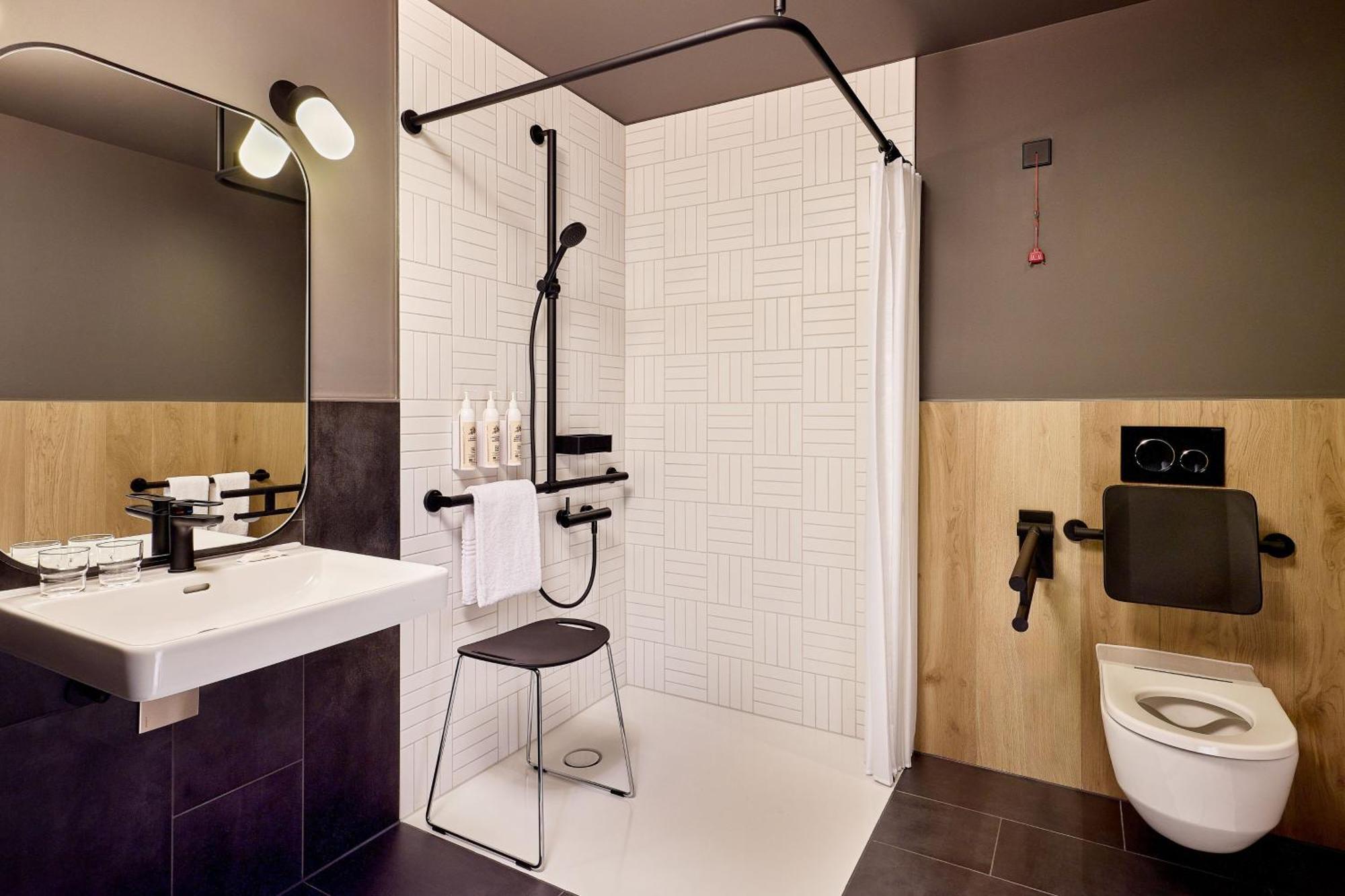 Moxy Luxembourg Airport Hotel Niederanven Exterior photo